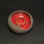 Luxury ashtray in red and black with an artistic form, perfect for elevating home décor, adorning coffee tables, or gifting on Father’s Day.