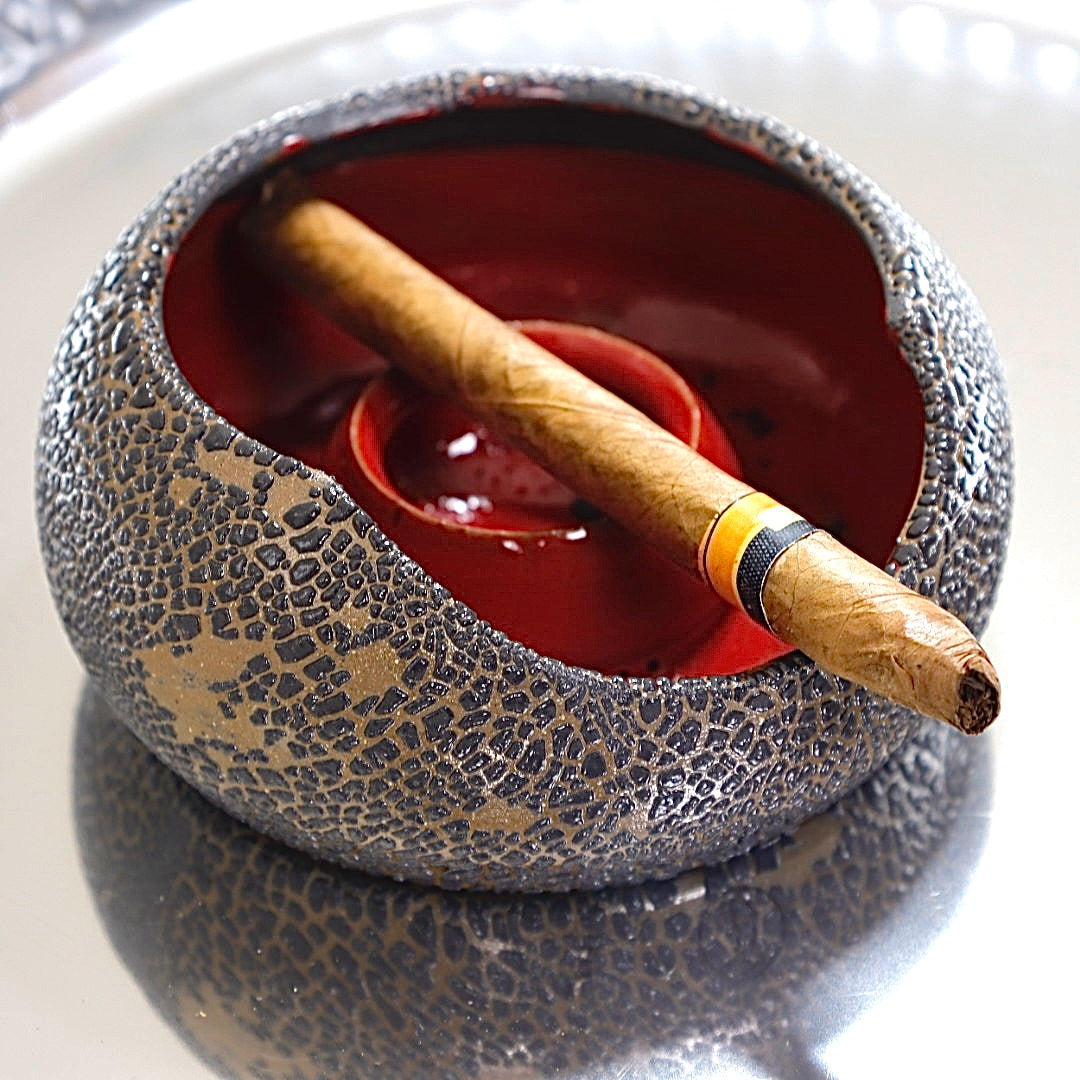 Bold red and black sculptural ashtray – a striking luxury piece for home interiors, coffee table styling, and a standout Father’s Day gift.